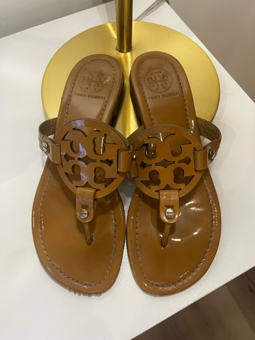 Tory Burch Patent Leather Logo Thong Sandals in Cognac Tan